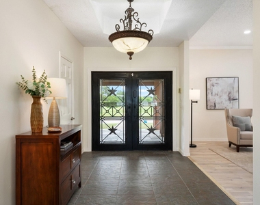 915 W Pleasant Run Road - Photo Thumbnail 3