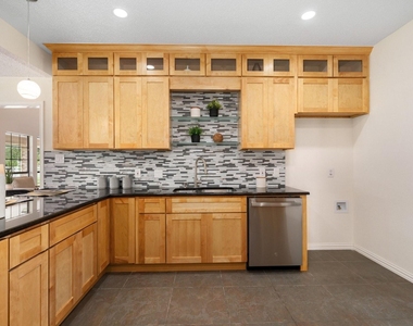 915 W Pleasant Run Road - Photo Thumbnail 15