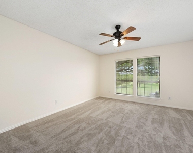 915 W Pleasant Run Road - Photo Thumbnail 33