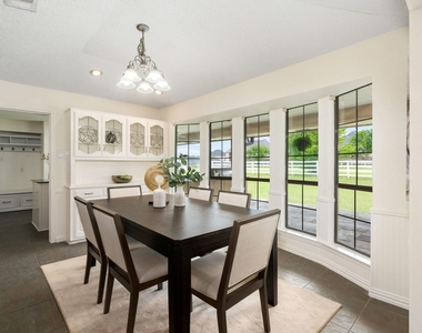 915 W Pleasant Run Road - Photo Thumbnail 16