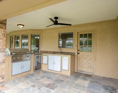 915 W Pleasant Run Road - Photo Thumbnail 35