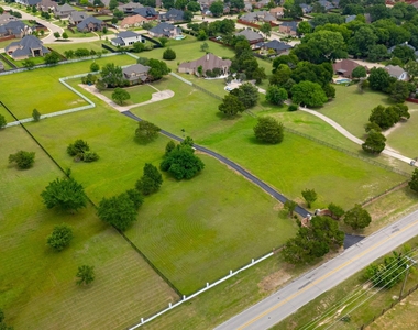 915 W Pleasant Run Road - Photo Thumbnail 39