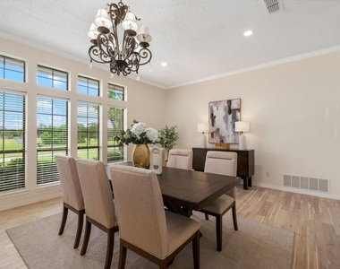915 W Pleasant Run Road - Photo Thumbnail 5