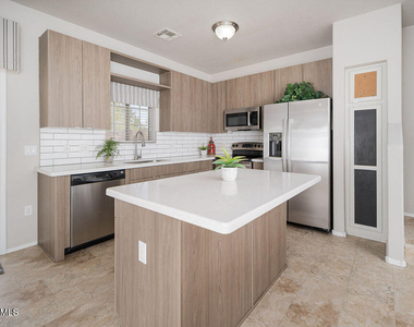 440 N 169th Avenue - Photo Thumbnail 6