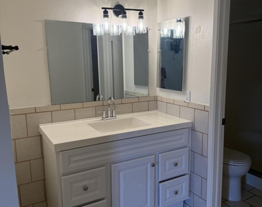 10828 N Biltmore Drive - Photo Thumbnail 16