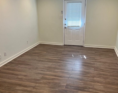 2902 Douglas Avenue - Photo Thumbnail 2