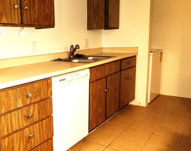 4608 W Maryland Avenue - Photo Thumbnail 4