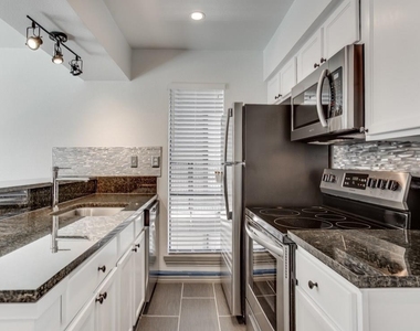 2800 Douglas Avenue - Photo Thumbnail 6