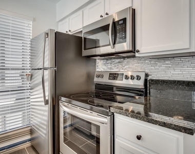 2800 Douglas Avenue - Photo Thumbnail 5
