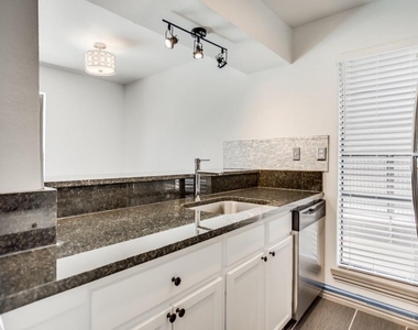 2800 Douglas Avenue - Photo Thumbnail 4