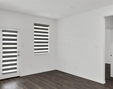 502 Virginia Way - Photo Thumbnail 9