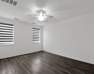 502 Virginia Way - Photo Thumbnail 11