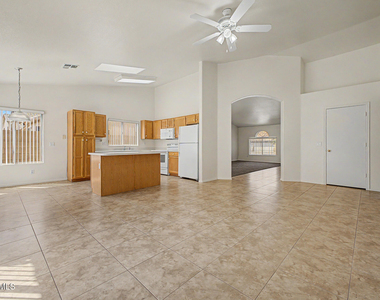 851 W Palo Verde Street - Photo Thumbnail 9