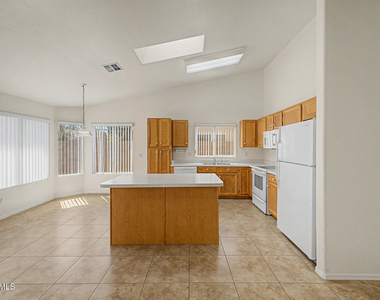 851 W Palo Verde Street - Photo Thumbnail 12