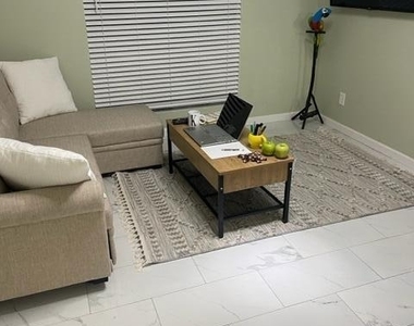 3131 W Cochise Drive - Photo Thumbnail 15