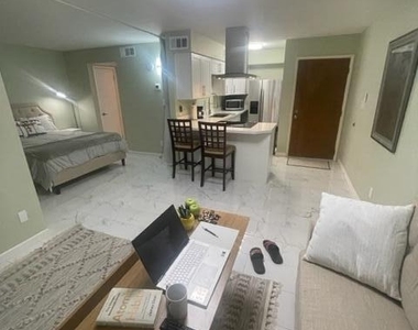 3131 W Cochise Drive - Photo Thumbnail 12
