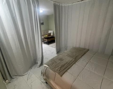 3131 W Cochise Drive - Photo Thumbnail 9