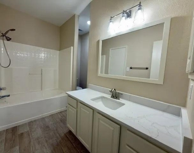 4425 Park Creek Court - Photo Thumbnail 10