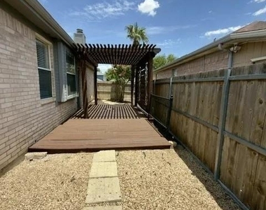 4425 Park Creek Court - Photo Thumbnail 18