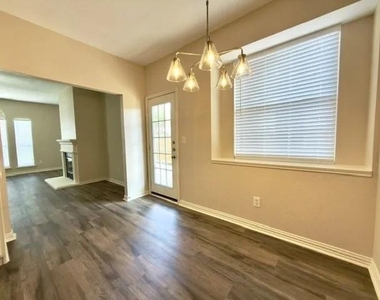 4425 Park Creek Court - Photo Thumbnail 6