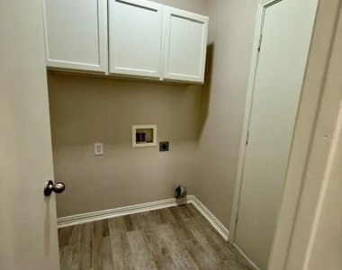 4425 Park Creek Court - Photo Thumbnail 12