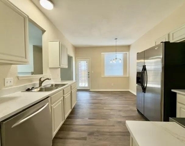 4425 Park Creek Court - Photo Thumbnail 5
