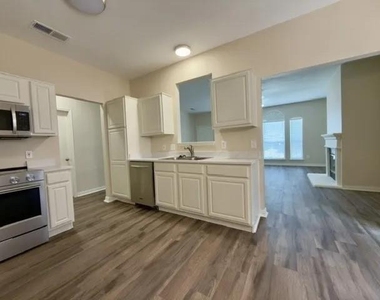 4425 Park Creek Court - Photo Thumbnail 7