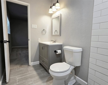 2813 Ripplewood Drive - Photo Thumbnail 16