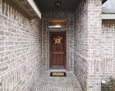 122 Sierra Drive - Photo Thumbnail 1
