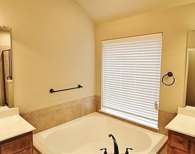 122 Sierra Drive - Photo Thumbnail 14