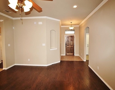 122 Sierra Drive - Photo Thumbnail 4