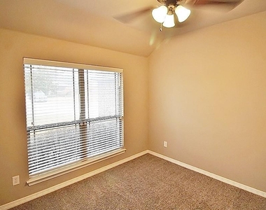 122 Sierra Drive - Photo Thumbnail 18