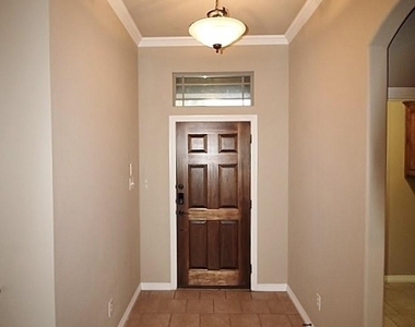 122 Sierra Drive - Photo Thumbnail 2