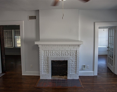 5328 Rowena Street - Photo Thumbnail 3