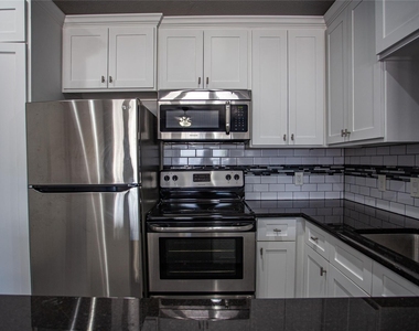 5328 Rowena Street - Photo Thumbnail 7