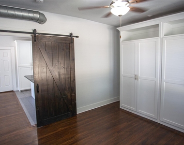 5328 Rowena Street - Photo Thumbnail 9