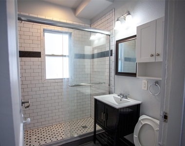 5328 Rowena Street - Photo Thumbnail 10
