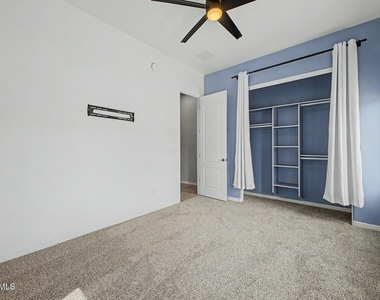 1902 E Desert Lane - Photo Thumbnail 29