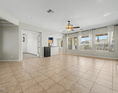 1902 E Desert Lane - Photo Thumbnail 12