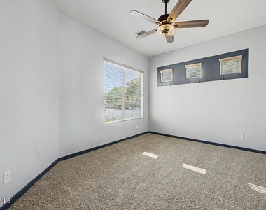 1902 E Desert Lane - Photo Thumbnail 31