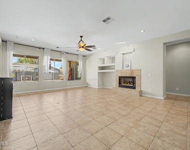 1902 E Desert Lane - Photo Thumbnail 9