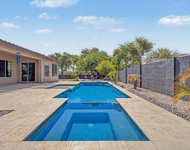 1902 E Desert Lane - Photo Thumbnail 3