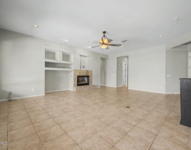 1902 E Desert Lane - Photo Thumbnail 11