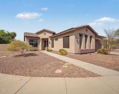 1902 E Desert Lane - Photo Thumbnail 8