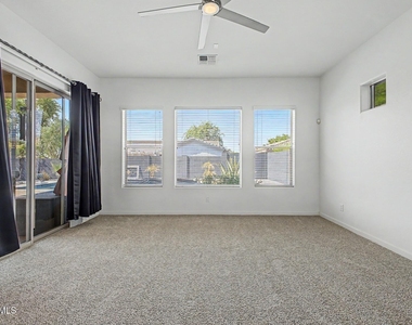 1902 E Desert Lane - Photo Thumbnail 21