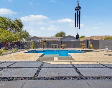 1902 E Desert Lane - Photo Thumbnail 35