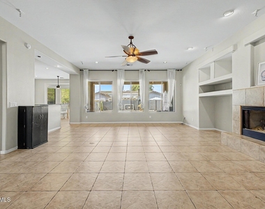 1902 E Desert Lane - Photo Thumbnail 1