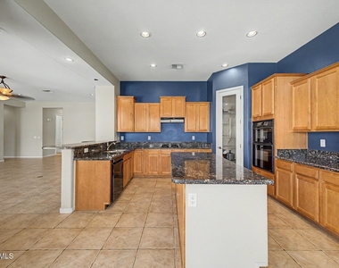1902 E Desert Lane - Photo Thumbnail 14