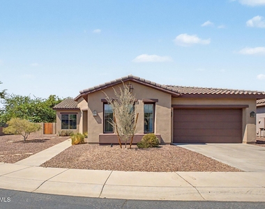 1902 E Desert Lane - Photo Thumbnail 5