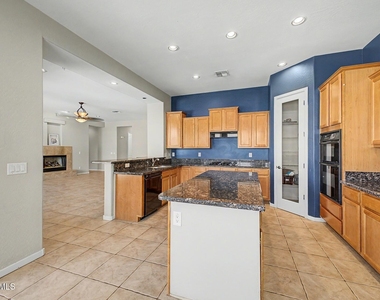 1902 E Desert Lane - Photo Thumbnail 16